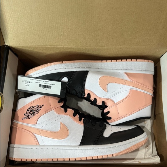 Jordan Shoes - Jordan 1 Arctic Orange and Black Size 9.5M/11W